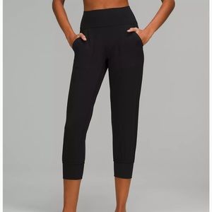 LULULEMON ALIGN CROP JOGGERS BLACK! Size 4, work a few times. Practically new!